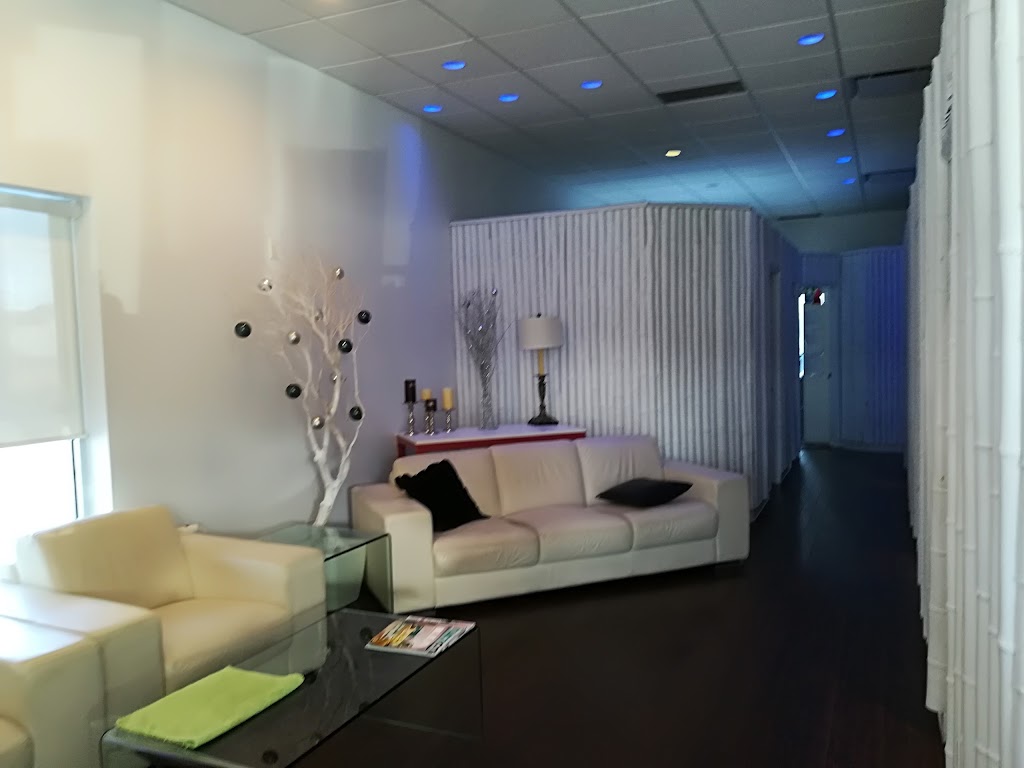Blu Sky Tan La Plaine | 5821 Bd Laurier, Terrebonne, QC J7M 1C3, Canada | Phone: (450) 477-4222