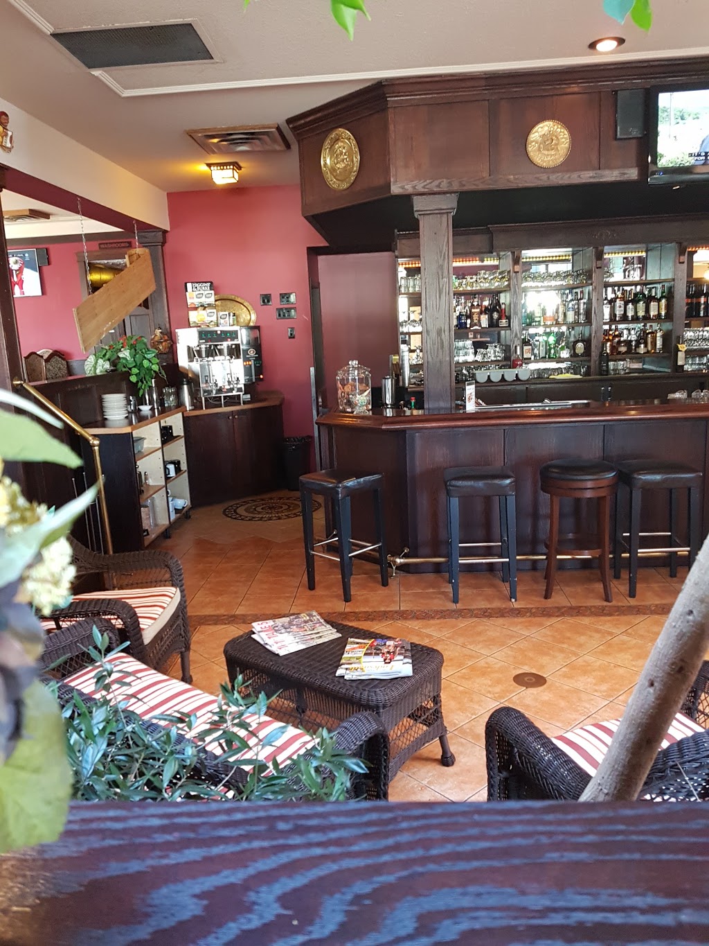 Chakalaka Bar & Grill | 13230 Trans-Canada Hwy, Ladysmith, BC V9G 1L8, Canada | Phone: (250) 924-0324