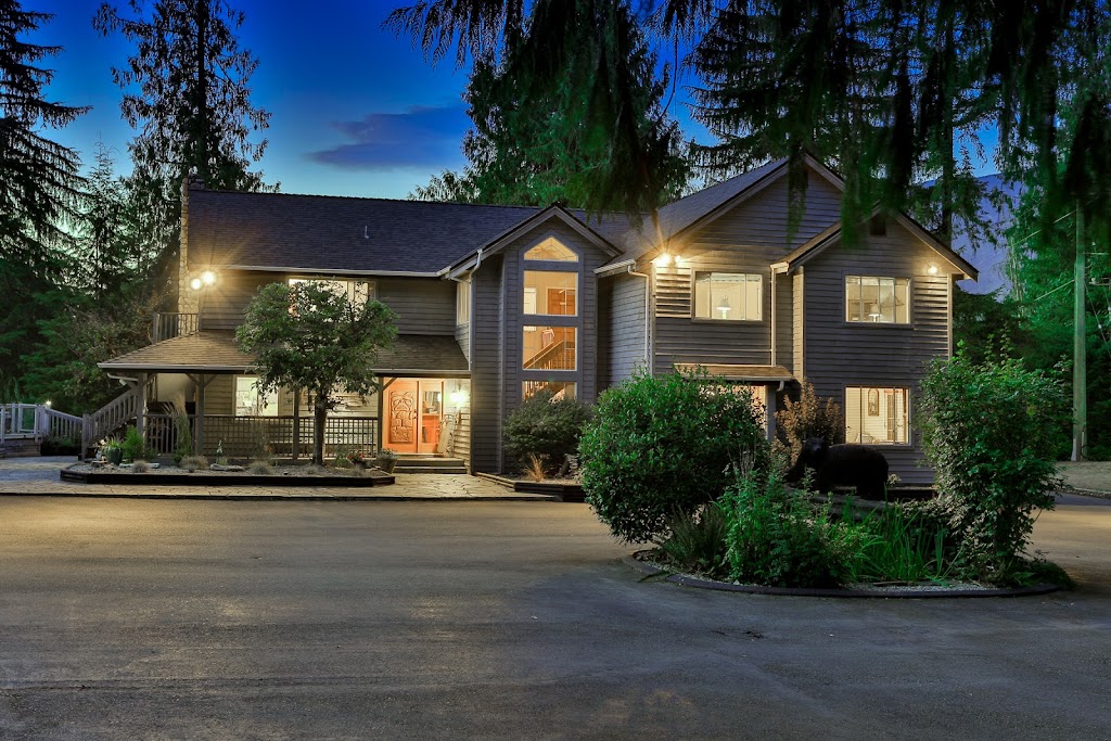 West Coast River Lodge | 7379 Rincon Rd, Port Alberni, BC V9Y 9E9, Canada | Phone: (778) 421-0868
