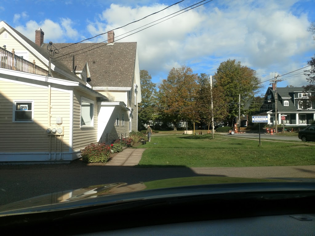 Robichaud Chiropractic Office | 165 Victoria St E, Amherst, NS B4H 1Y4, Canada | Phone: (902) 667-9734
