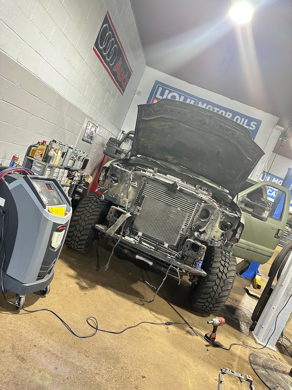 M RIK AUTOMOTIVE WERKS LTD | 241 Horton St E, London, ON N6B 1L1, Canada | Phone: (647) 708-1300