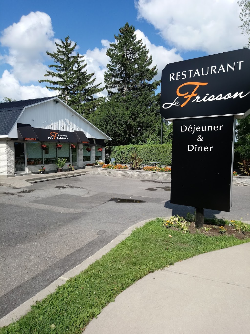 Restaurant Le Frisson | 108 Rue Principale, Châteauguay, QC J6J 5M8, Canada | Phone: (450) 692-1642
