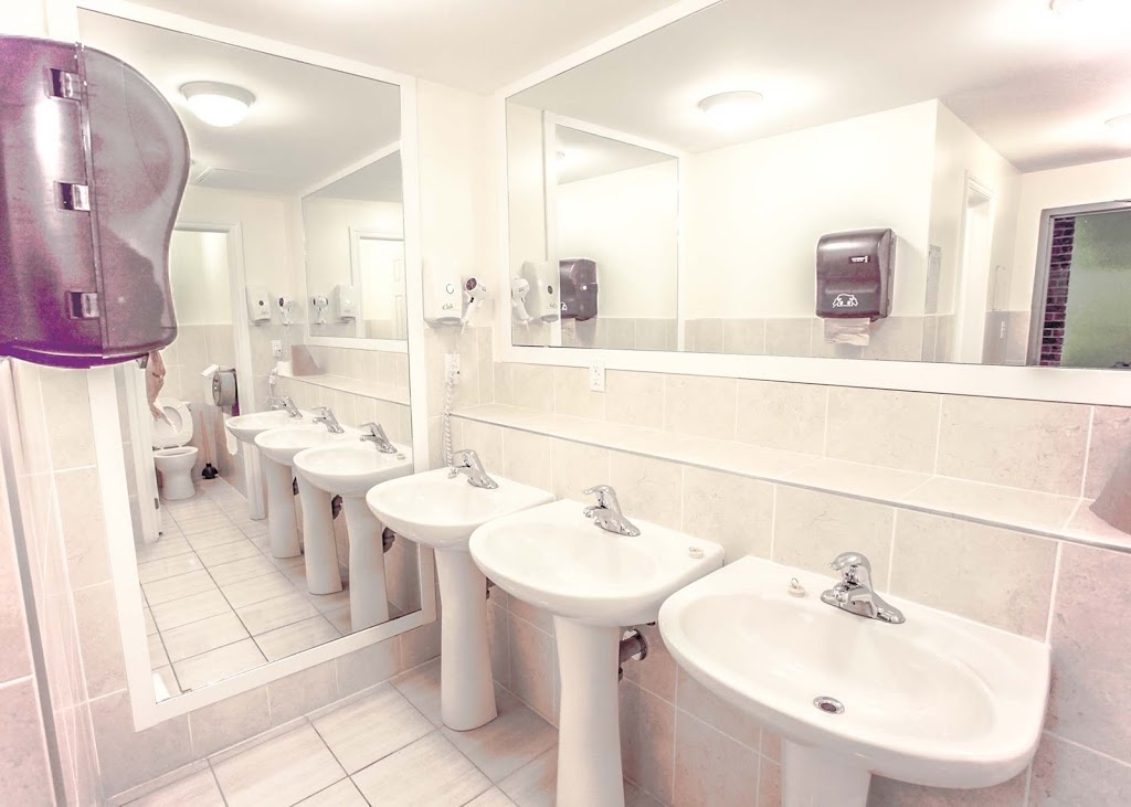 HI Toronto Hostel | 76 Church St, Toronto, ON M5C 2G1, Canada | Phone: (416) 971-4440