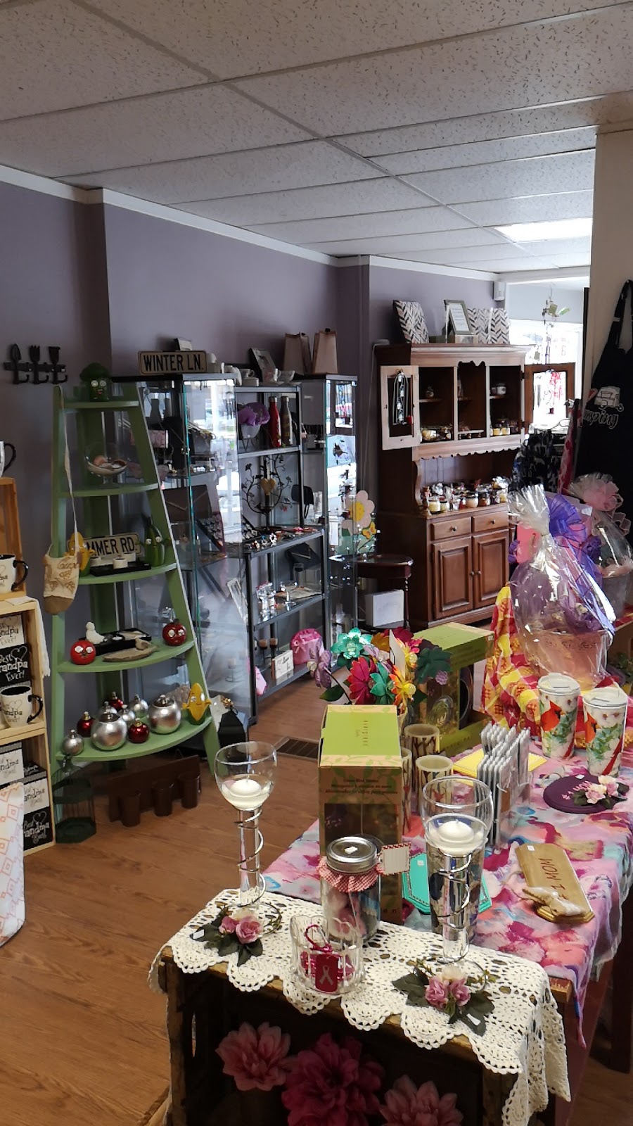 Ilan Treasures | 6 Beckwith St S, Smiths Falls, ON K7A 2A8, Canada | Phone: (613) 284-7701
