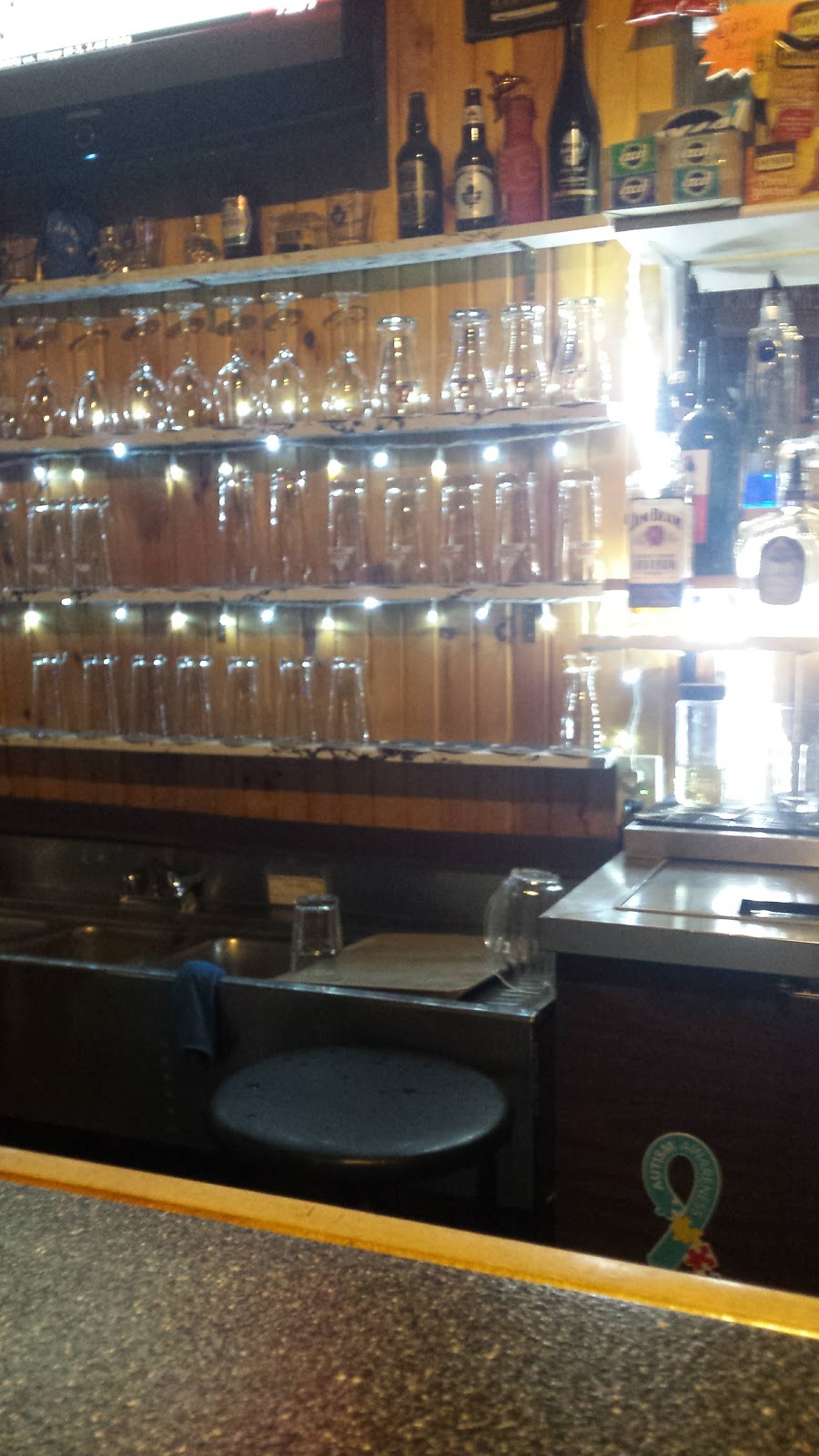 Seminole Bar & Grill | 3933 Seminole St, Windsor, ON N8Y 1Z1, Canada | Phone: (519) 944-0000