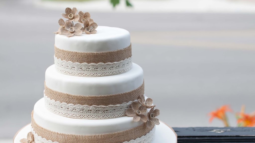 Naked Wedding Cakes | 35 Martini Dr, Richmond Hill, ON L4S 2H5, Canada | Phone: (416) 526-5464