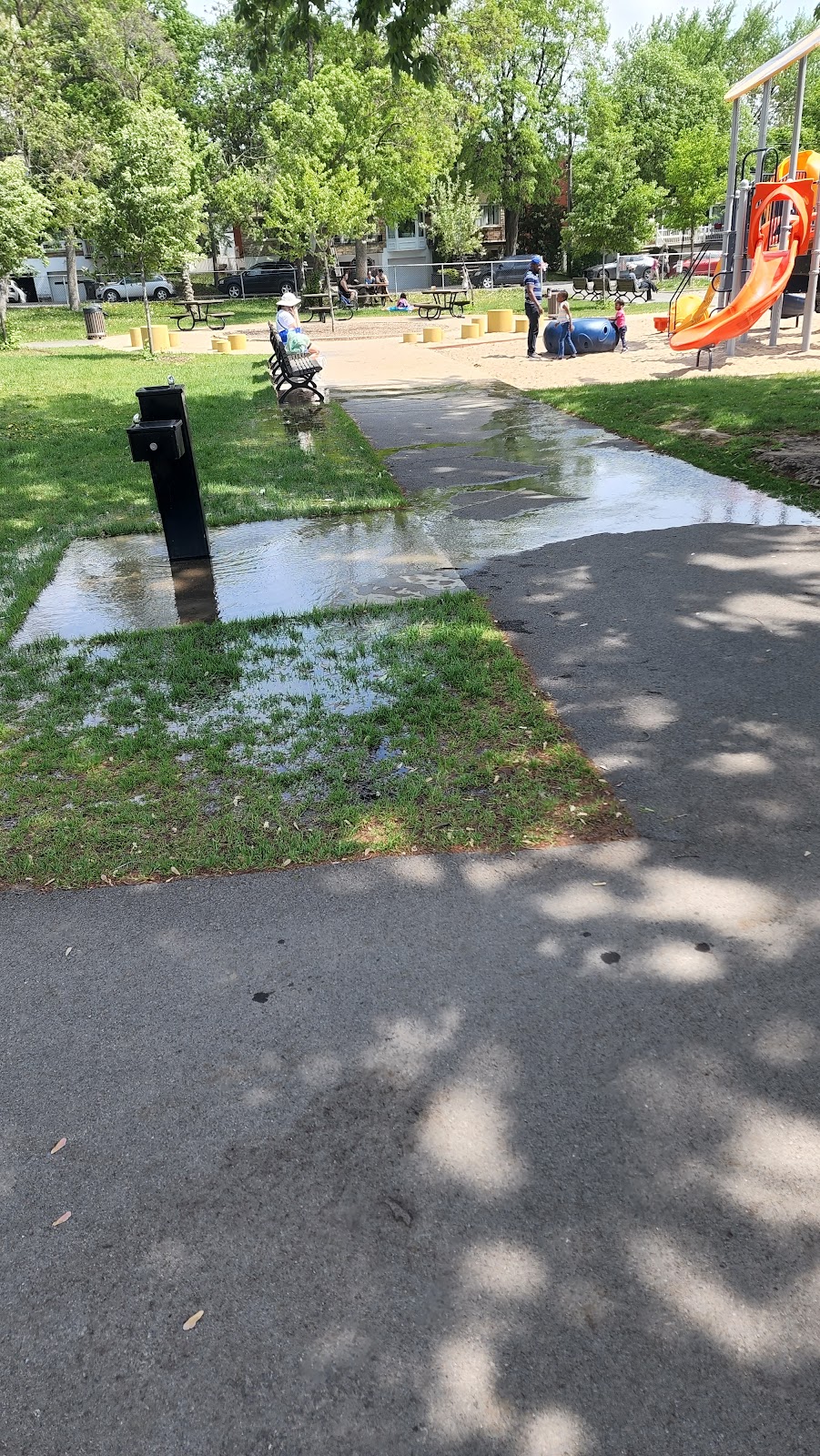 Parc Saint-Donat play fountains | Unnamed Road, 6750 Rue de Marseille, Montréal, QC H1N 1M5, Canada | Phone: (514) 872-0311