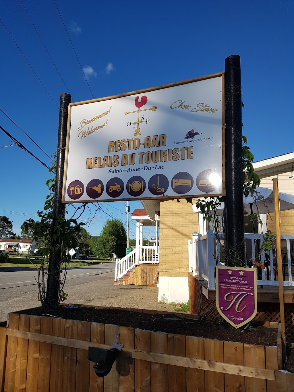 Resto-Bar Relais Du Tourisme | 22 Rue Notre Dame, Sainte-Anne-du-Lac, QC J0W 1V0, Canada | Phone: (819) 586-2020