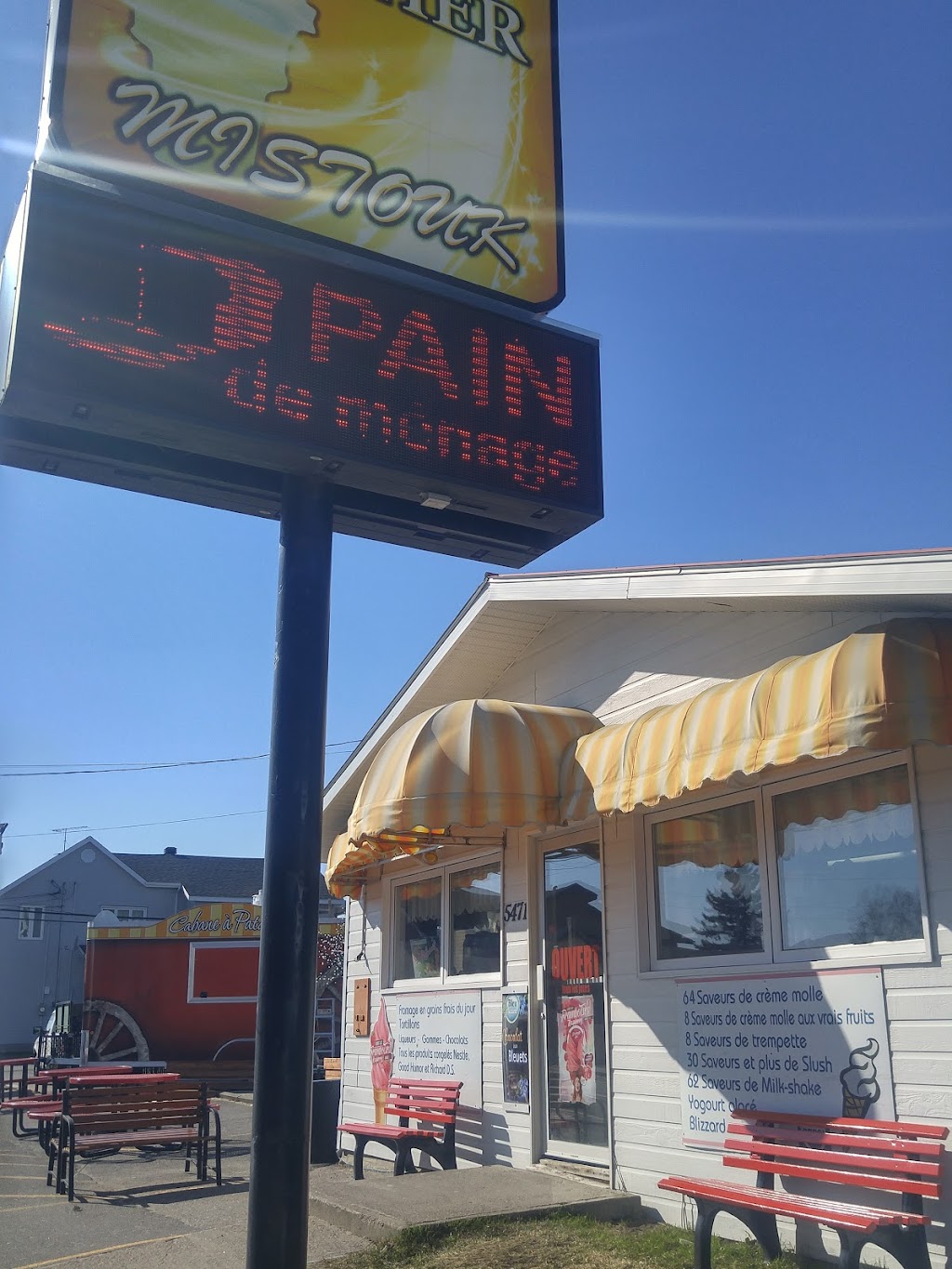 Bar Laitier Mistouk | 5471 Avenue du Pont N, Alma, QC G8E 1V2, Canada | Phone: (418) 347-5026