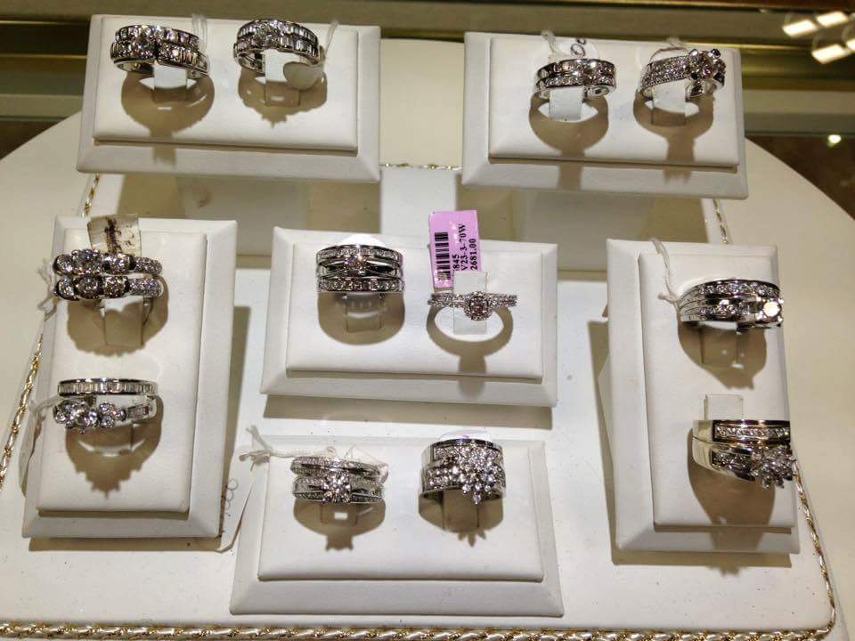 Shivs Jewellery | 1 York Gate Blvd, North York, ON M3N 3A1, Canada | Phone: (416) 650-9313