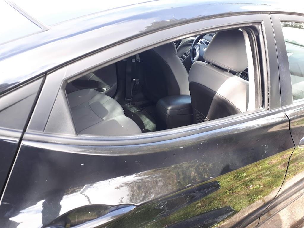 BERMUDA AUTO GLASS LTD. | 799 Kingsway, Vancouver, BC V5V 3C2, Canada | Phone: (778) 379-6255