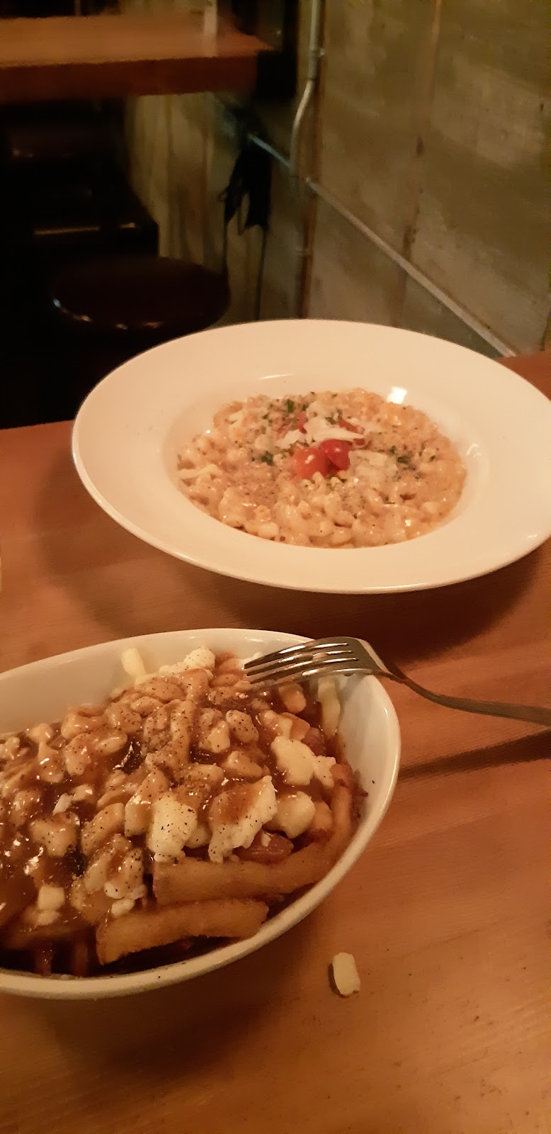 Le Pourvoyeur Fleury | 1432 Rue Fleury E, Montréal, QC H2C 1R8, Canada | Phone: (514) 381-8088