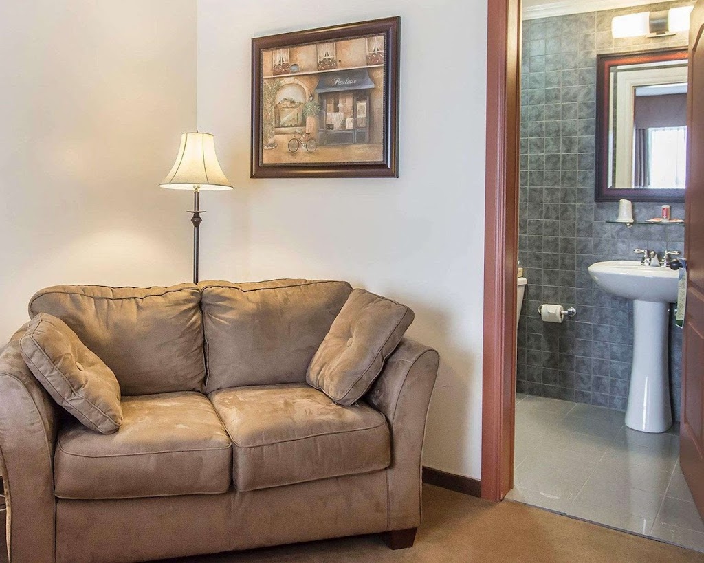 Econo Lodge | 5 QC-138, Forestville, QC G0T 1E0, Canada | Phone: (418) 587-2278