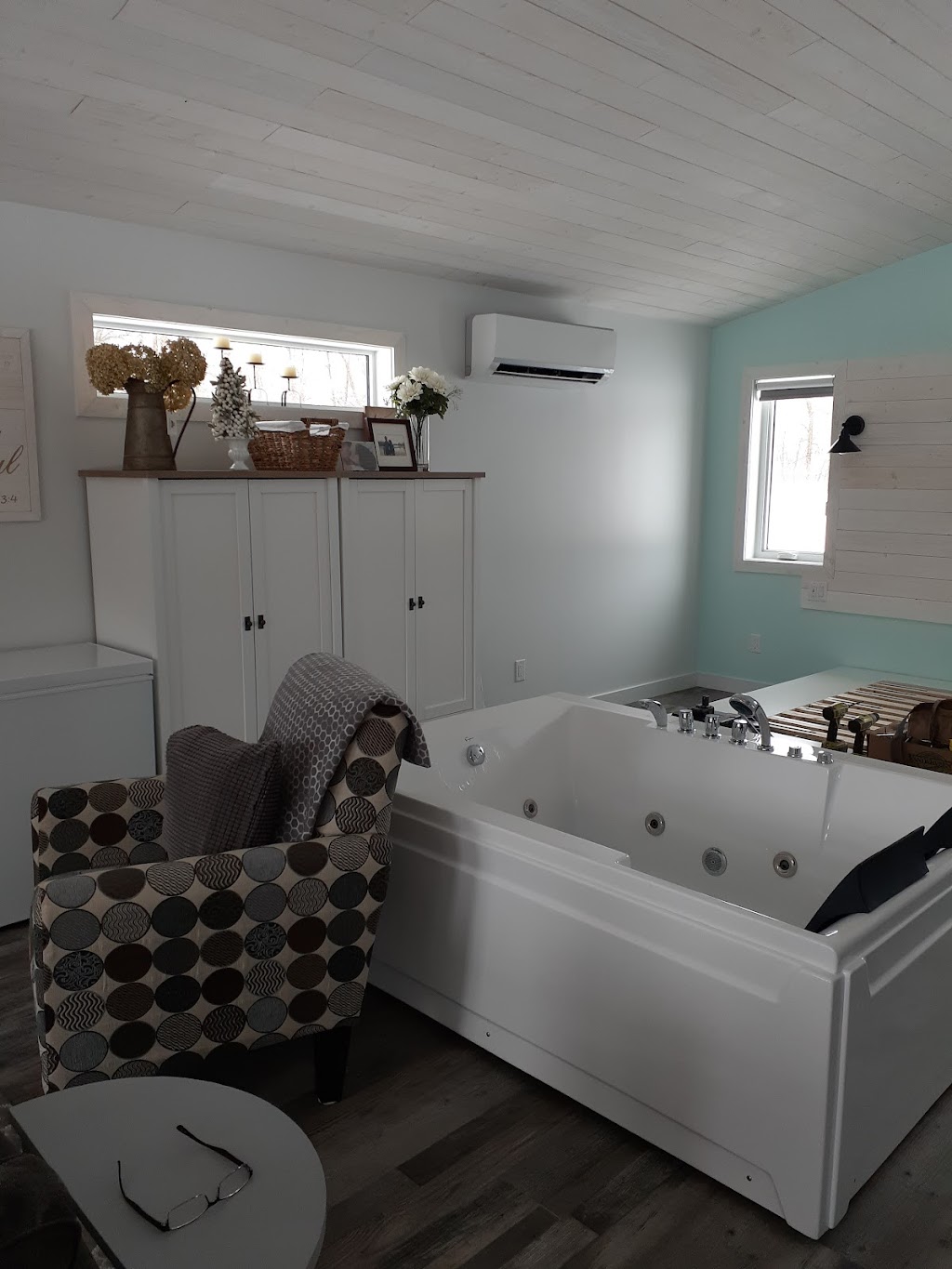 Riverfront Cottage Retreat | 2 Grapevine Lane, Roseau River, MB R0A 1P0, Canada | Phone: (204) 370-5153