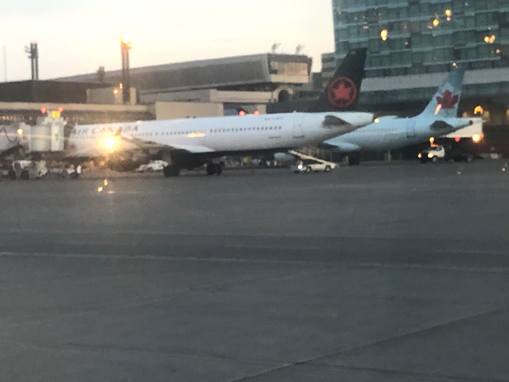 Air Canada Express | Calgary, AB T2E 7H6, Canada | Phone: (800) 667-4732
