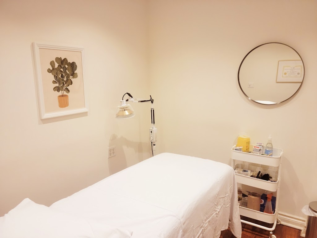 Auntie Flow | Acupuncture & Herbal Medicine | 1554 Dundas St W Lower Level, Toronto, ON M6K 1T8, Canada | Phone: (647) 223-4388