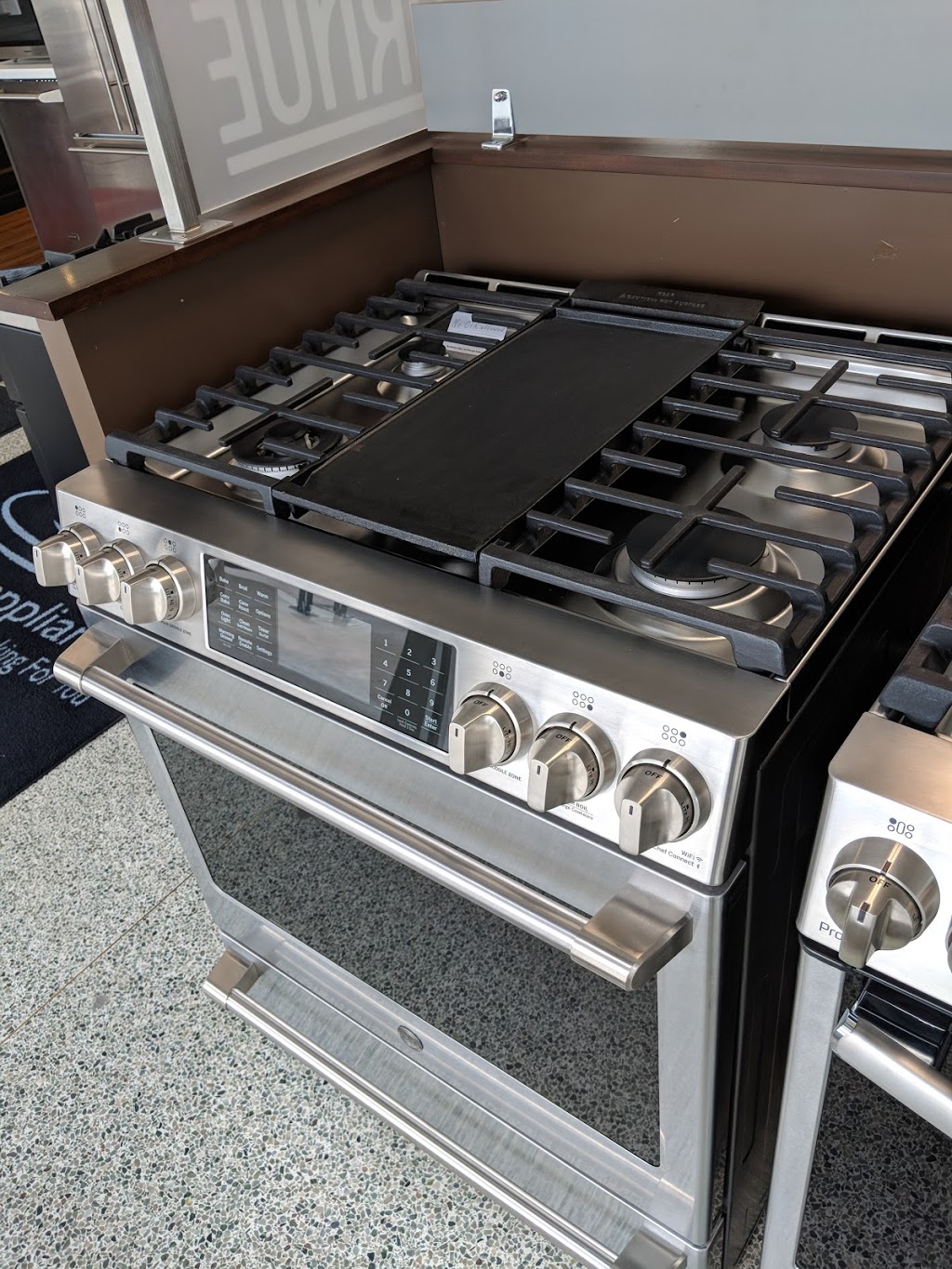 Universal Appliances | 1915 Bank St, Ottawa, ON K1V 8A2, Canada | Phone: (613) 521-5002