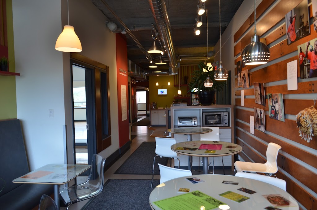 Studio Bizz Iberville | 2488 Avenue du Mont-Royal E, Montréal, QC H2H 1L3, Canada | Phone: (514) 526-2499