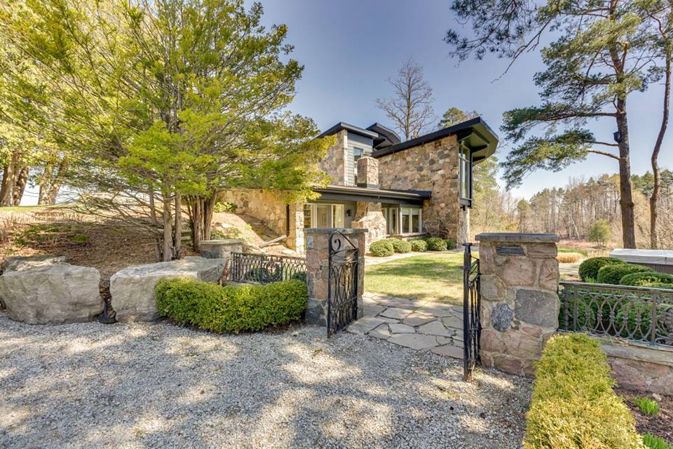 RE/MAX Specialists Majeski Group INC | 178 Queens Ave, Etobicoke, ON M8V 2N9, Canada | Phone: (647) 351-3425