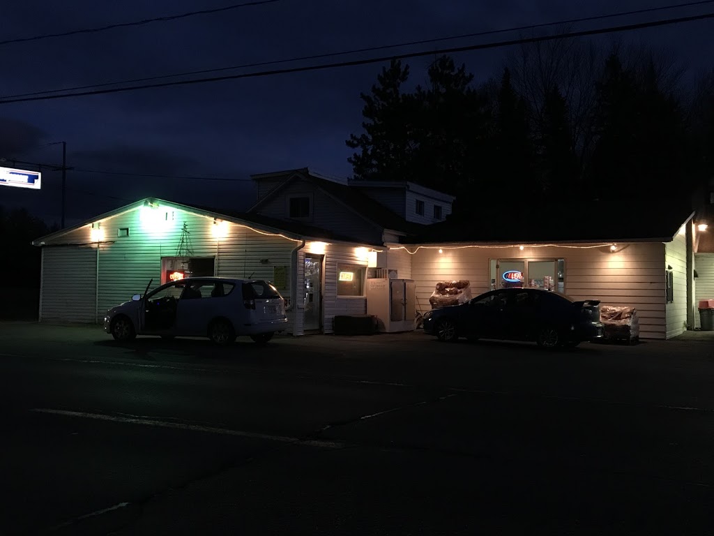 Le Dépanneur - Épicerie Campbell in | 1280 Rue Principale, Lachute, QC J8H 3W7, Canada | Phone: (450) 562-8941