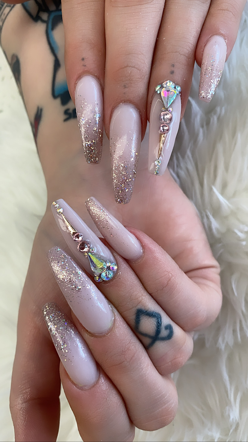 LV Nails & Spa | 300 Merganser Dr W, Chestermere, AB T1X 1L6, Canada | Phone: (403) 452-2638