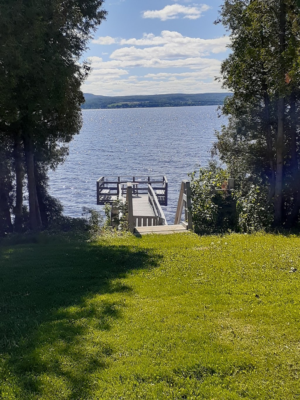 Domaine Laberge, Aux Pignons Rouges | 111 Chem. Laberge, Le Domaine-du-Roy, QC G0W 1G0, Canada | Phone: (418) 696-0335