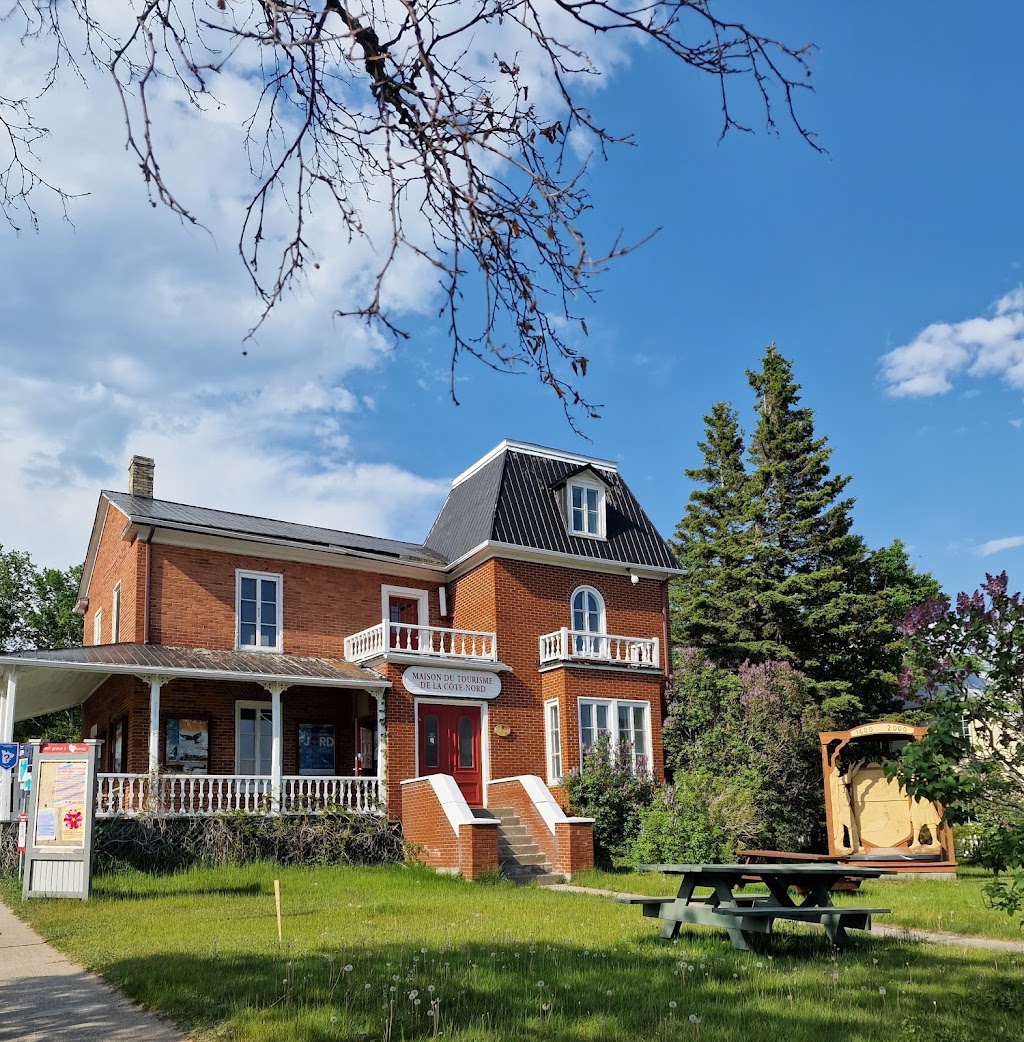 Maison du Tourisme de Tadoussac | 197 Rue des Pionniers, Tadoussac, QC G0T 2A0, Canada | Phone: (418) 235-4744