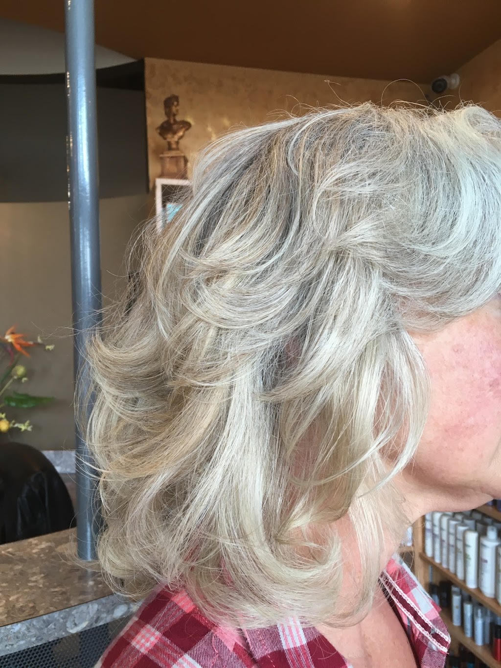 Hairdoos | 8720 Macleod Trail Suite 11, Calgary, AB T2H 0M4, Canada | Phone: (403) 319-0004