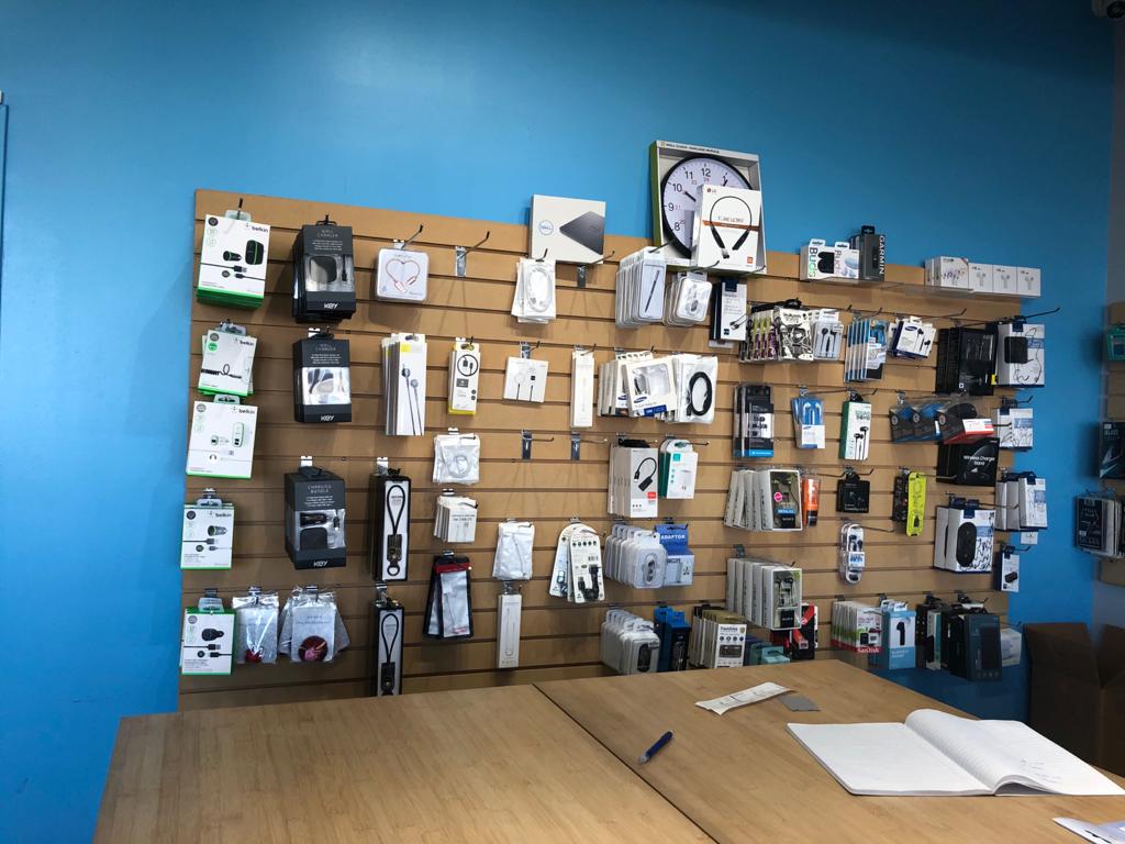 Cellucom Electronics Inc Heartland Location | 808 Britannia Rd W Unit 102, Mississauga, ON L5V 0A7, Canada | Phone: (905) 826-9737