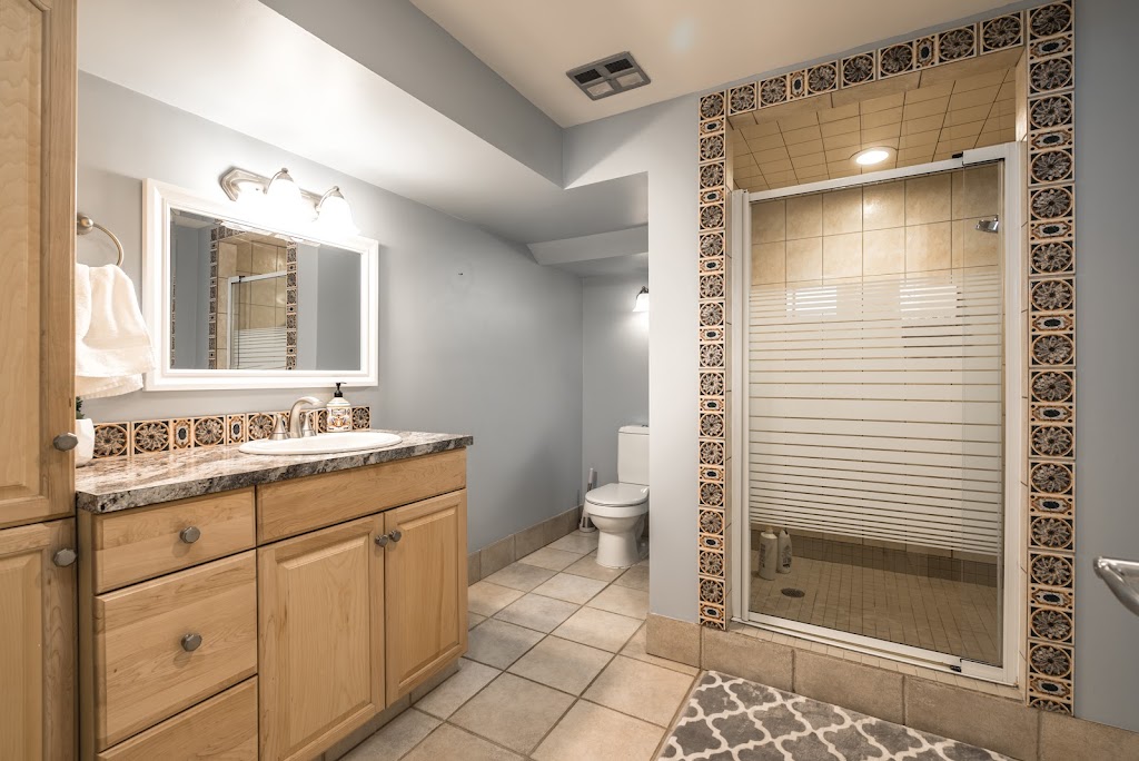 D@HOME Vacation Rental By Heritage Park/Glenmore Reservoir | 39 Hooke Rd, Calgary, AB T2V 3K6, Canada | Phone: (403) 970-2234