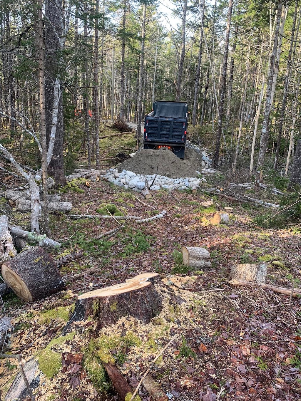 Hendersons Excavation and Trucking | 154 Great Hill Rd, Brooklyn, NS B0J 1H0, Canada | Phone: (902) 350-2932