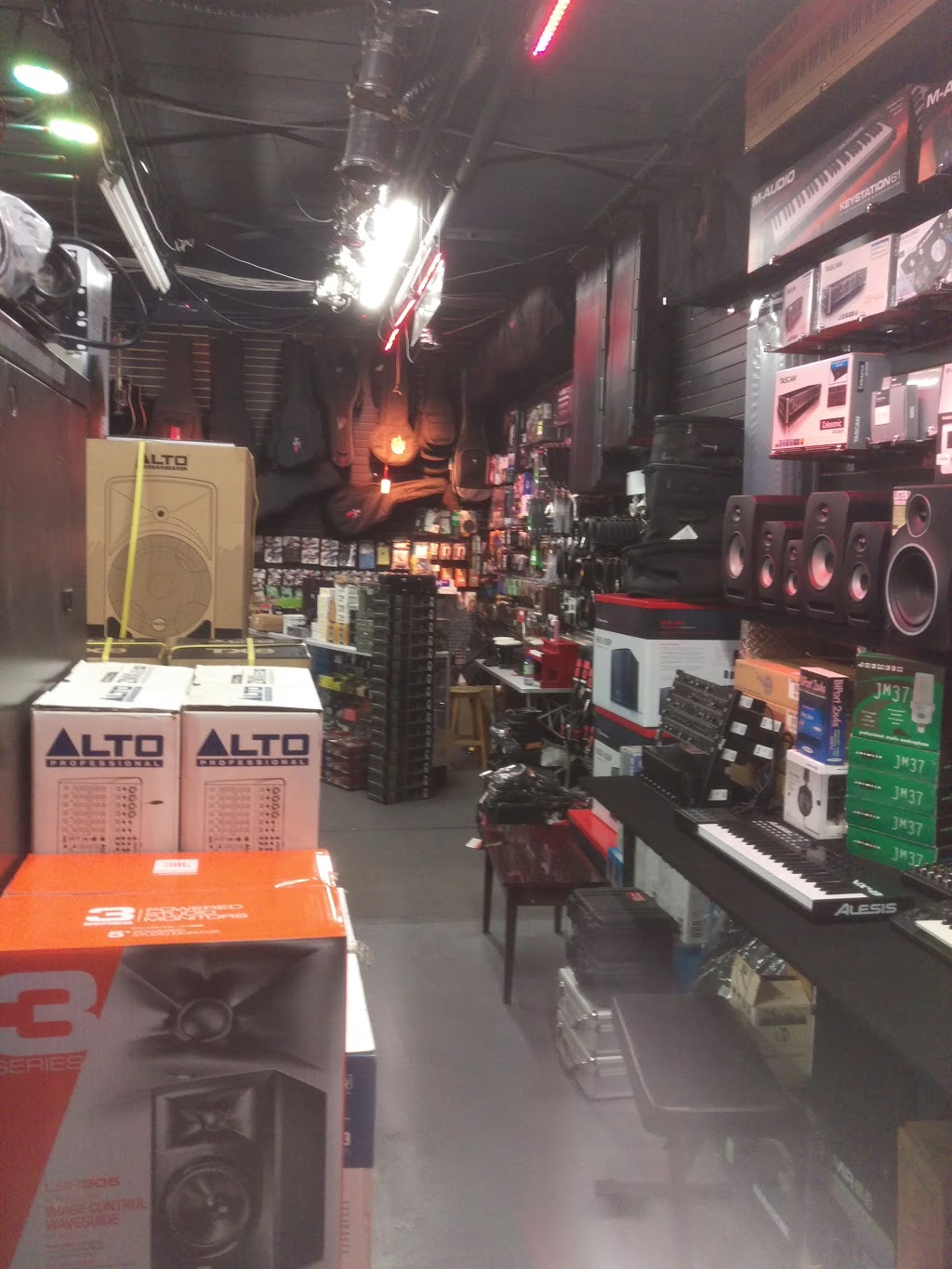 Musique Red One Music | 2069 Avenue Chartier, Dorval, QC H9P 1H3, Canada | Phone: (514) 225-2226