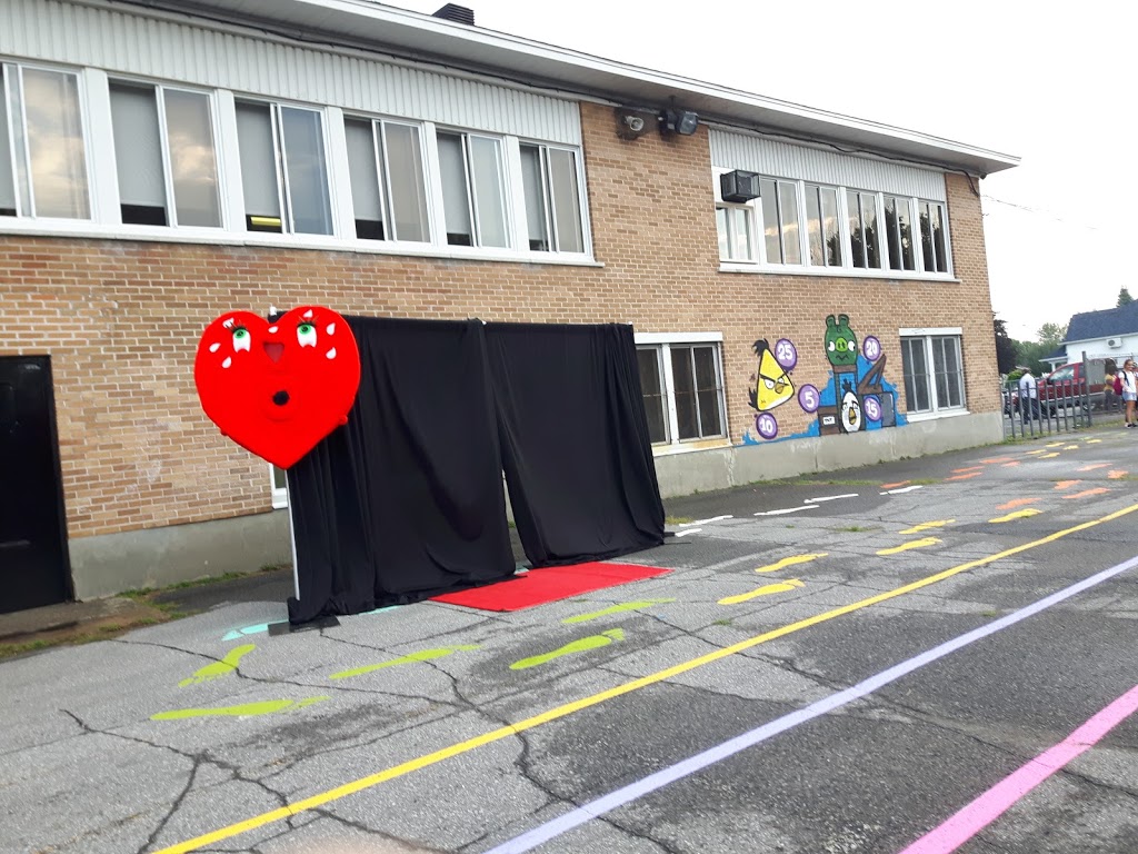 École Fleur-de-Vie | 3600 Rue Duhamel, Laval, QC H7R 1K7, Canada | Phone: (450) 662-7000