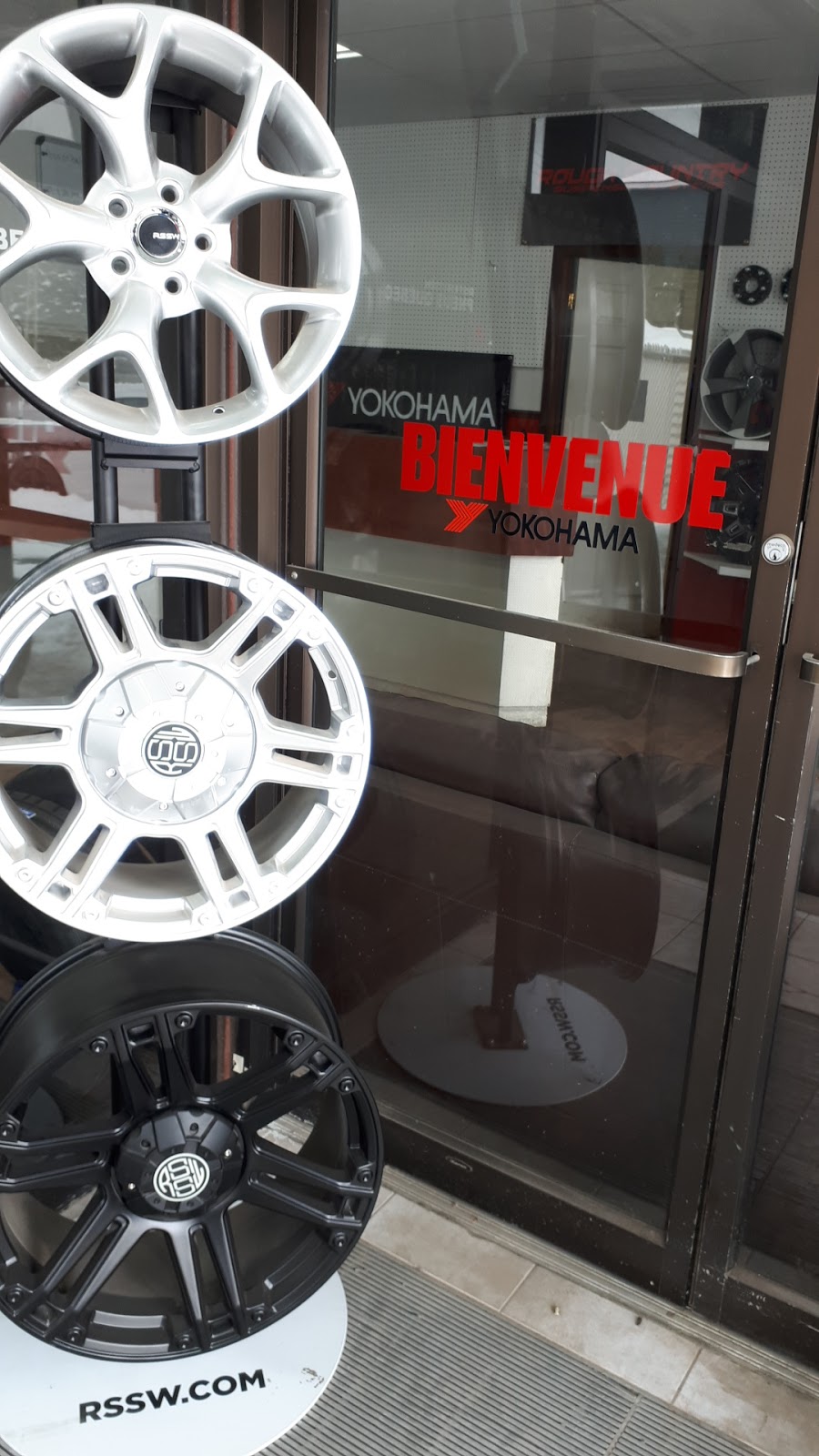Distribution Pneus Québec | 866 Rue Jacques-Bédard, Québec, QC G2N 1E3, Canada | Phone: (418) 849-5738