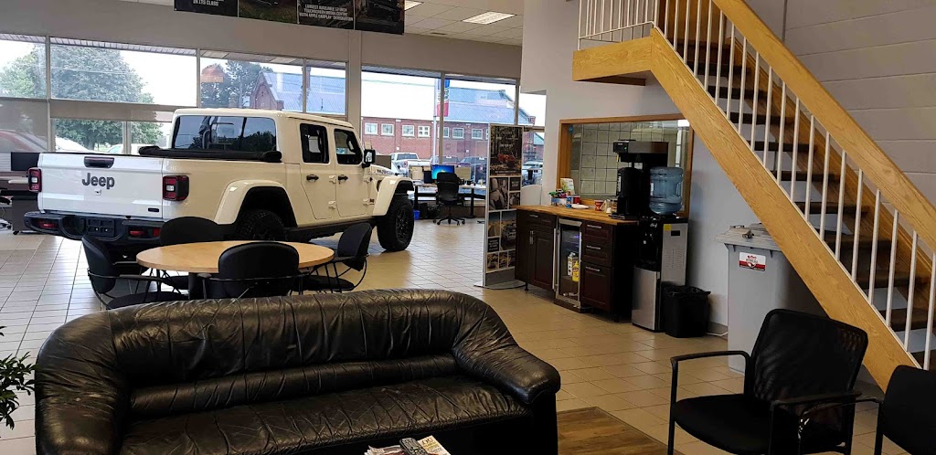 Listowel Chrysler | 754 Main St E, Listowel, ON N4W 2C7, Canada | Phone: (519) 291-1900