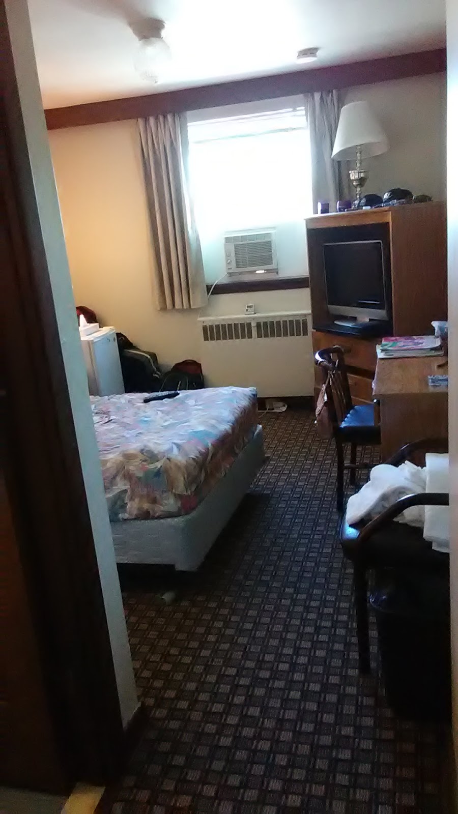 Curtis Gordon Motor Hotel | 1011 Henderson Hwy, Winnipeg, MB R2K 2M2, Canada | Phone: (204) 334-4355