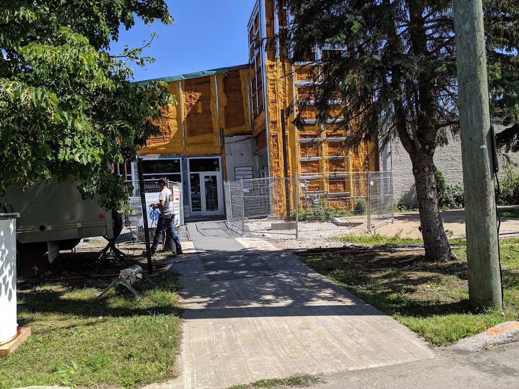 St-Remi Community Center | 25 Rue Saint-Sauveur, Saint-Rémi, QC J0L 2L0, Canada | Phone: (450) 454-3993