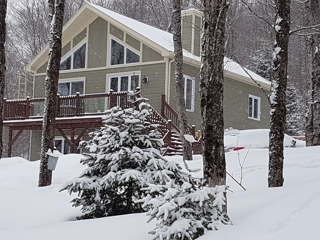 Chalet le 110 | 110 Route Chesham, Notre-Dame-des-Bois, QC J0B 2E0, Canada | Phone: (514) 206-0467