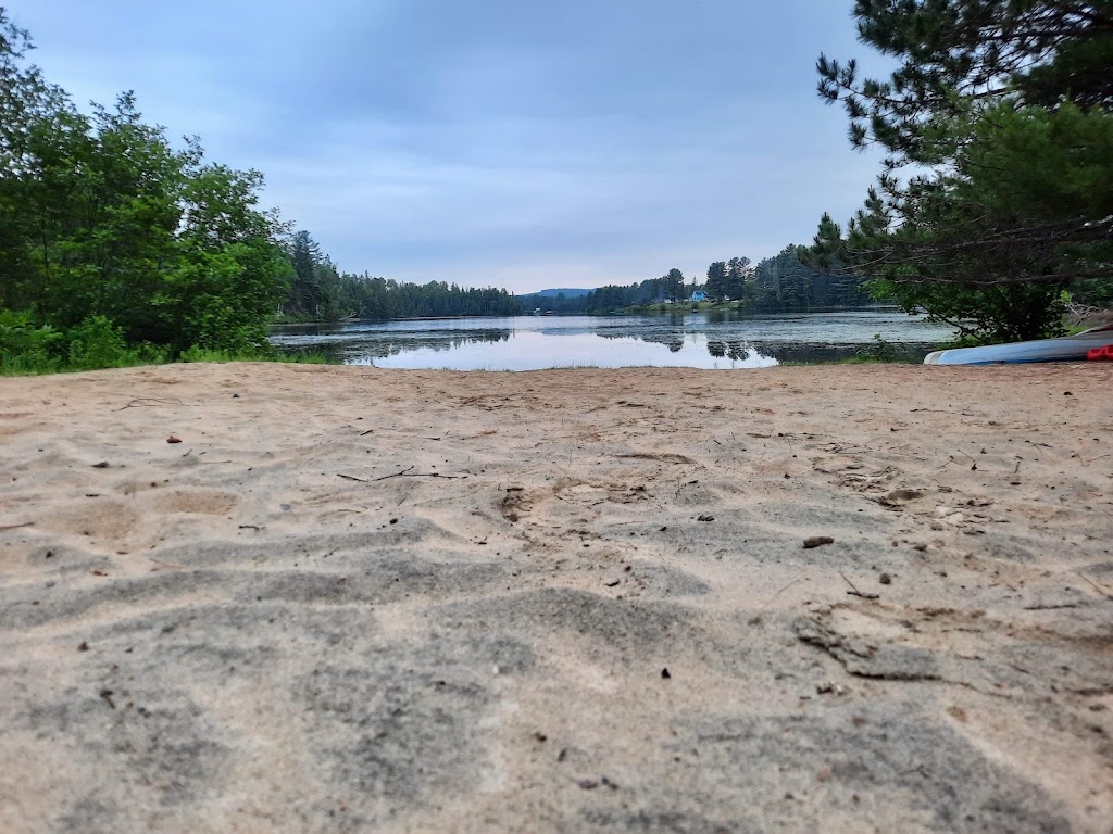 Plage privée - Les Chalets Double K | 172 Av du Lac-à-la-Perchaude, Saint-Alexis-des-Monts, QC J0K 1V0, Canada | Phone: (819) 995-4879