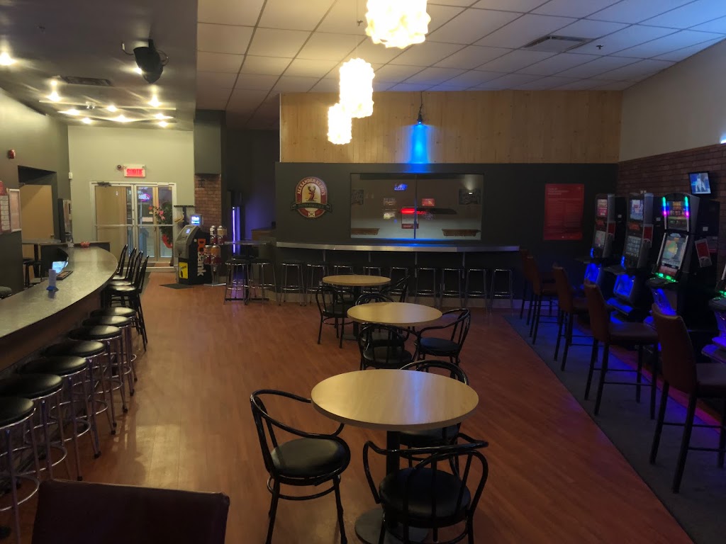 Bar le Jack Pot | 30A Rue Jacques-Nau, Lévis, QC G6V 9J4, Canada | Phone: (418) 833-8790