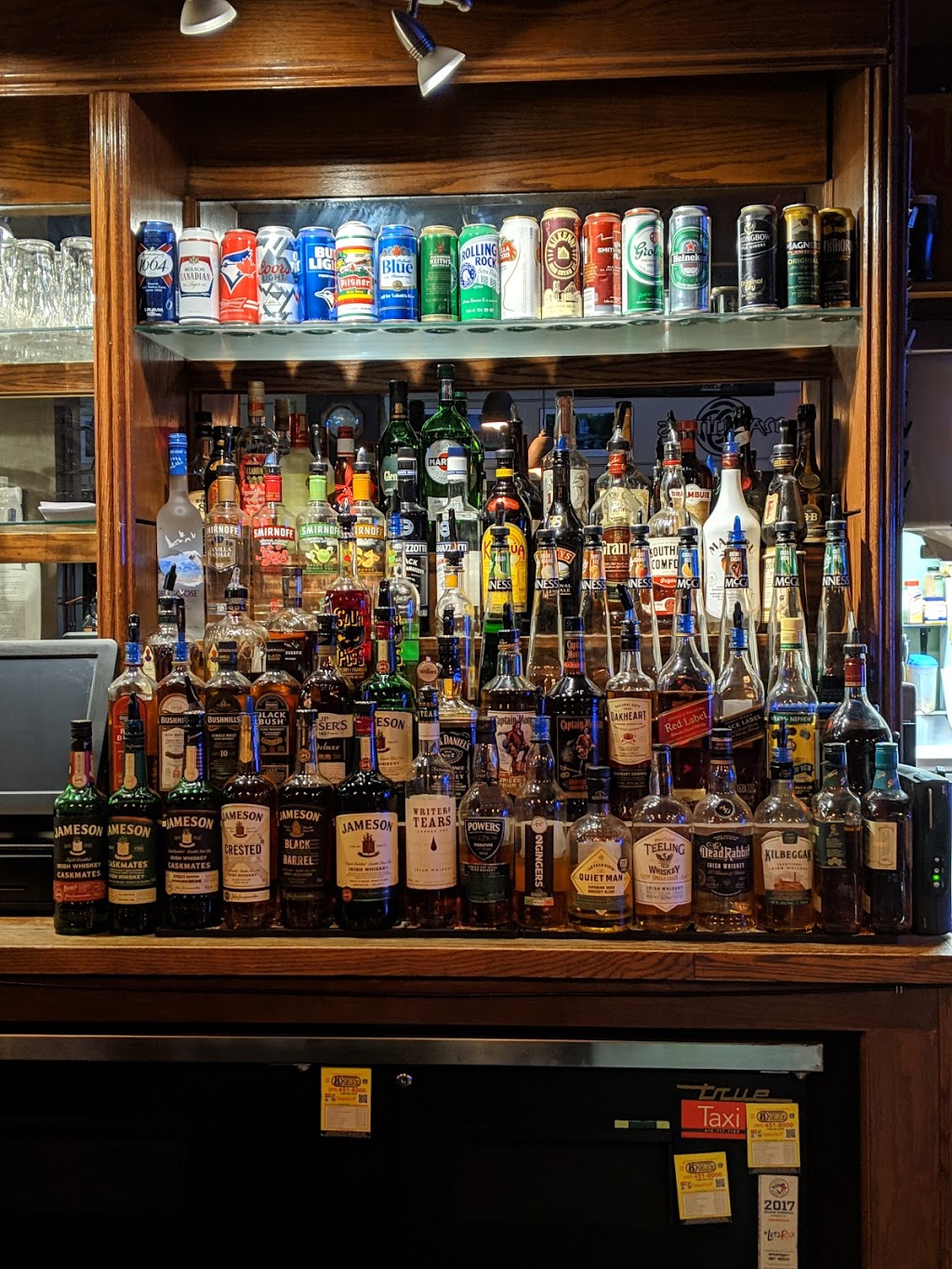 Maguires Pub | 284 Queen St E, Brampton, ON L6V 1C2, Canada | Phone: (905) 487-2337