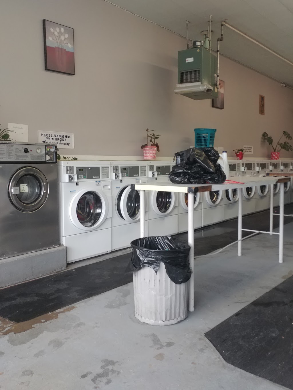 Scotties Coin Laundry | 1609 29th St W, Saskatoon, SK S7L 0N6, Canada | Phone: (306) 382-7340