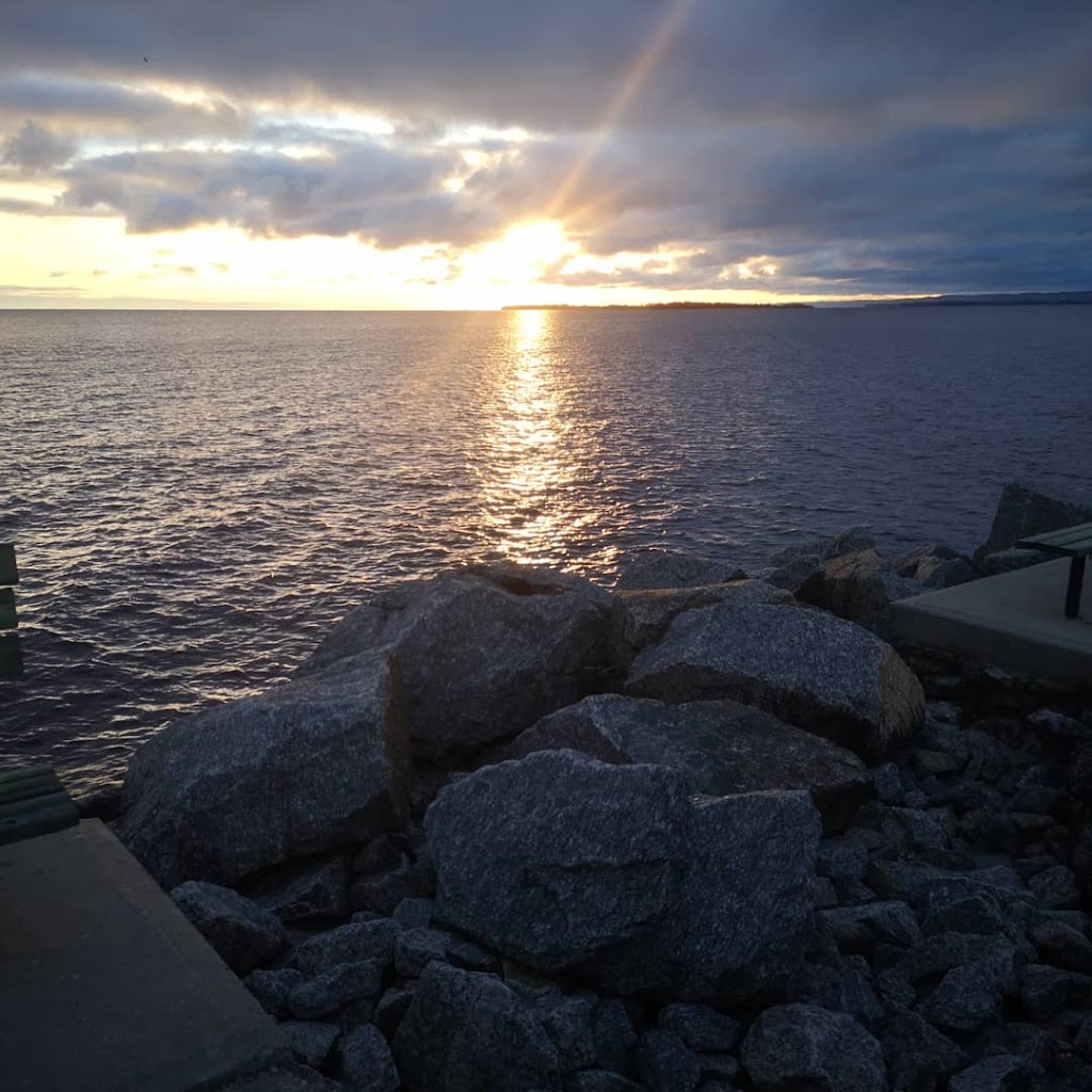 Auberge Lac-Saint-Jean | 911 Rue Paradis, Roberval, QC G8H 2J9, Canada | Phone: (418) 637-6767