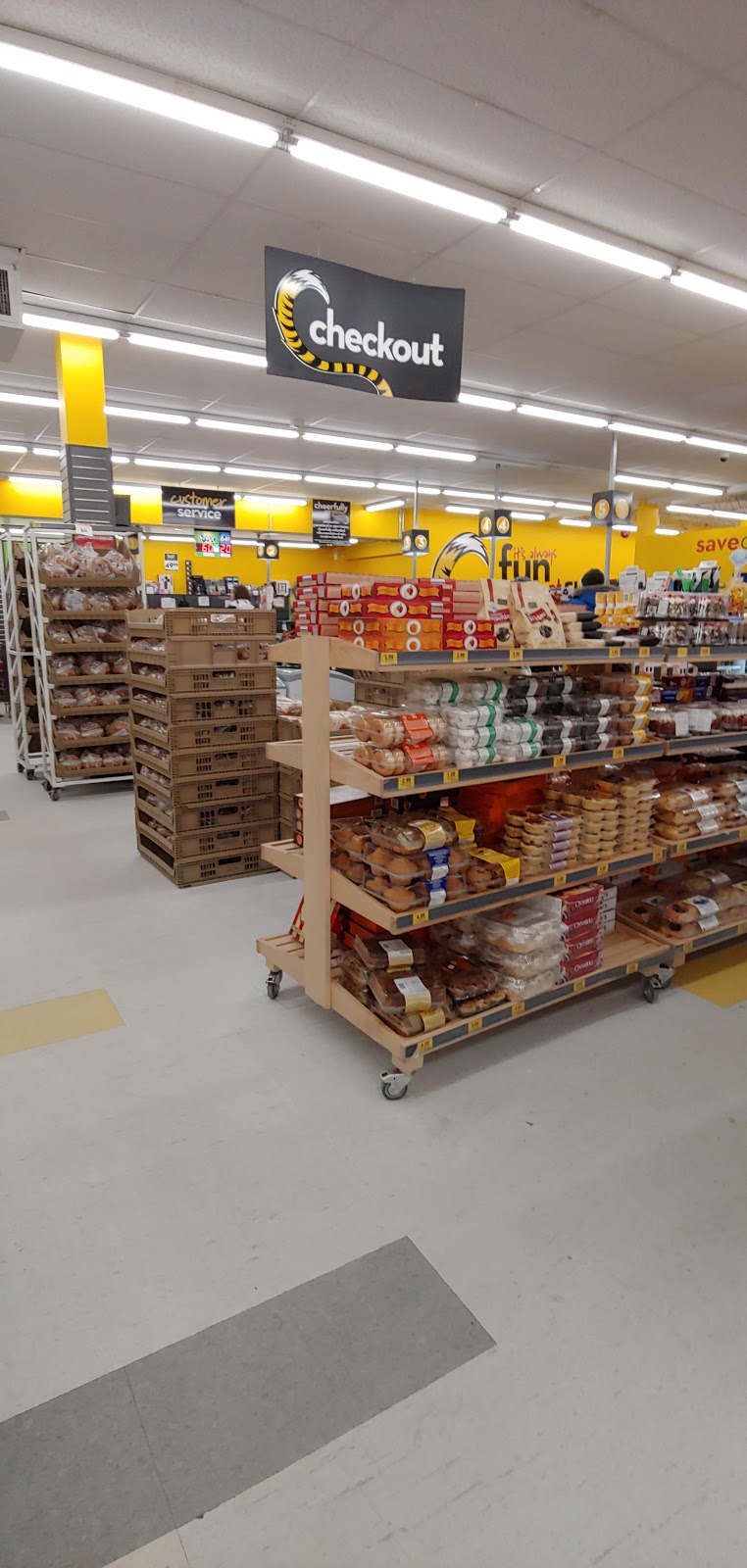 Munroe Shopping Centre | 489 London St, Winnipeg, MB R2K 2Z4, Canada | Phone: (204) 669-1267