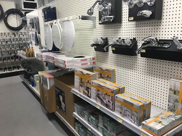 Wellington Esso & Hardware | 81 Sunset Dr, Wellington, PE C0B 2E0, Canada | Phone: (902) 854-3093