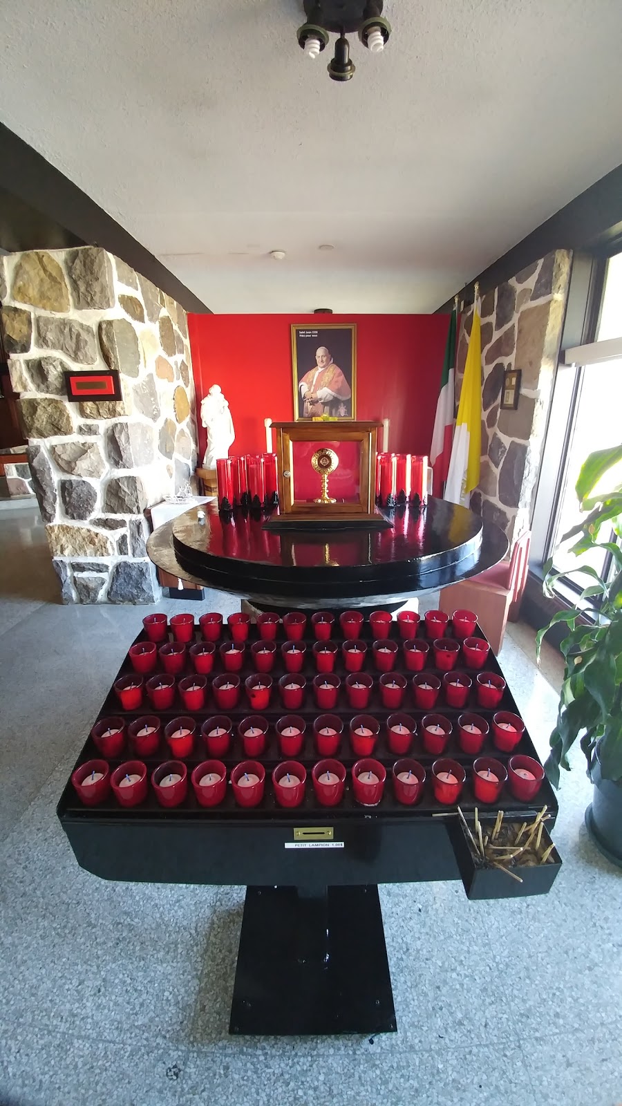 Église catholique à Montréal | 750 Boulevard Saint-Sylvain, Laval, QC H7E 2X3, Canada | Phone: (450) 661-2111