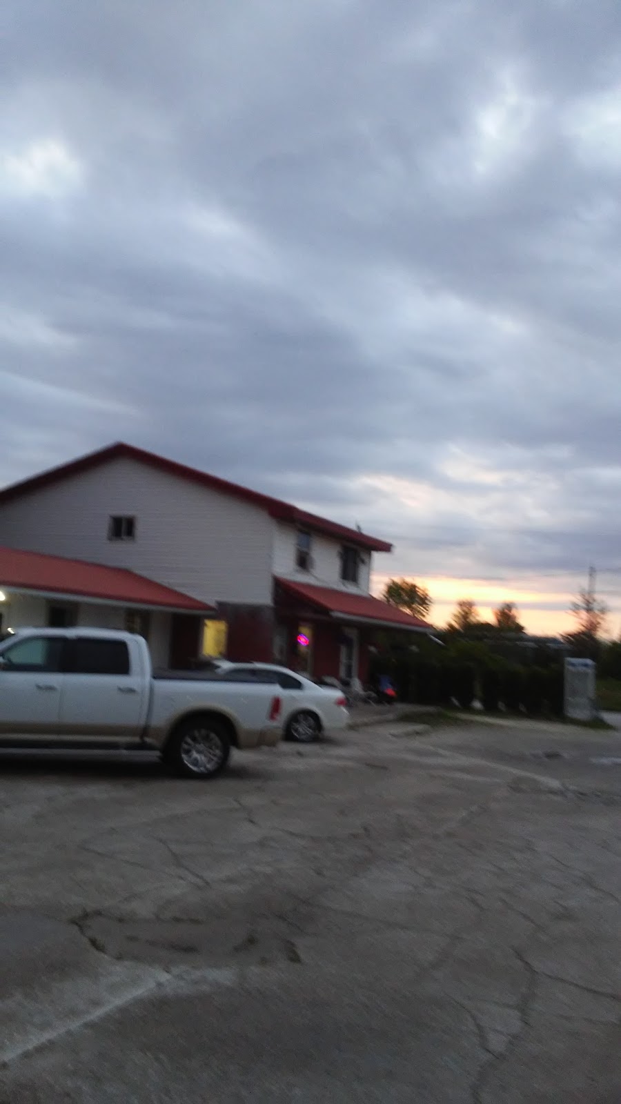 Pennys Motel | 141 King St E, Thornbury, ON N0H 2P0, Canada | Phone: (519) 599-3909