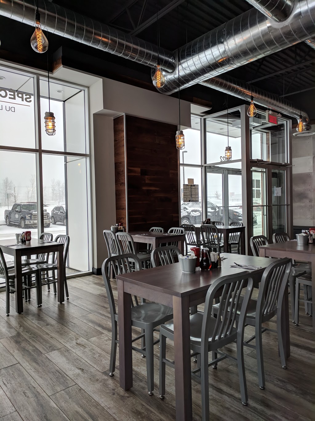 Coco Et Compagnie | 4622 Desserte S Autoroute 440, Laval, QC H7T 2Z8, Canada | Phone: (450) 682-7700