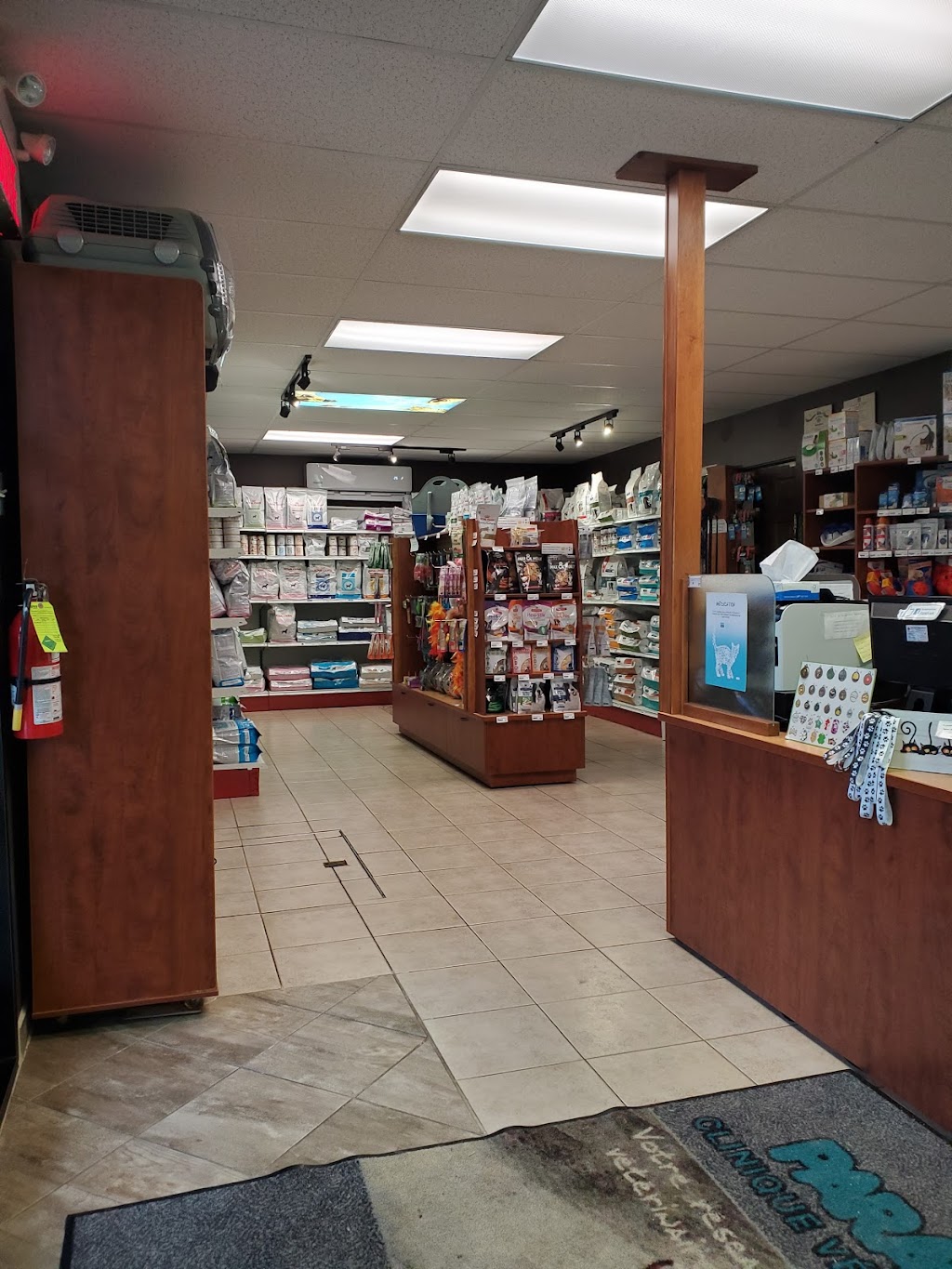 Clinique vétérinaire Dr Karina Paradis | 772 Bd Barrette, Chicoutimi, QC G7J 3Z5, Canada | Phone: (418) 690-0064