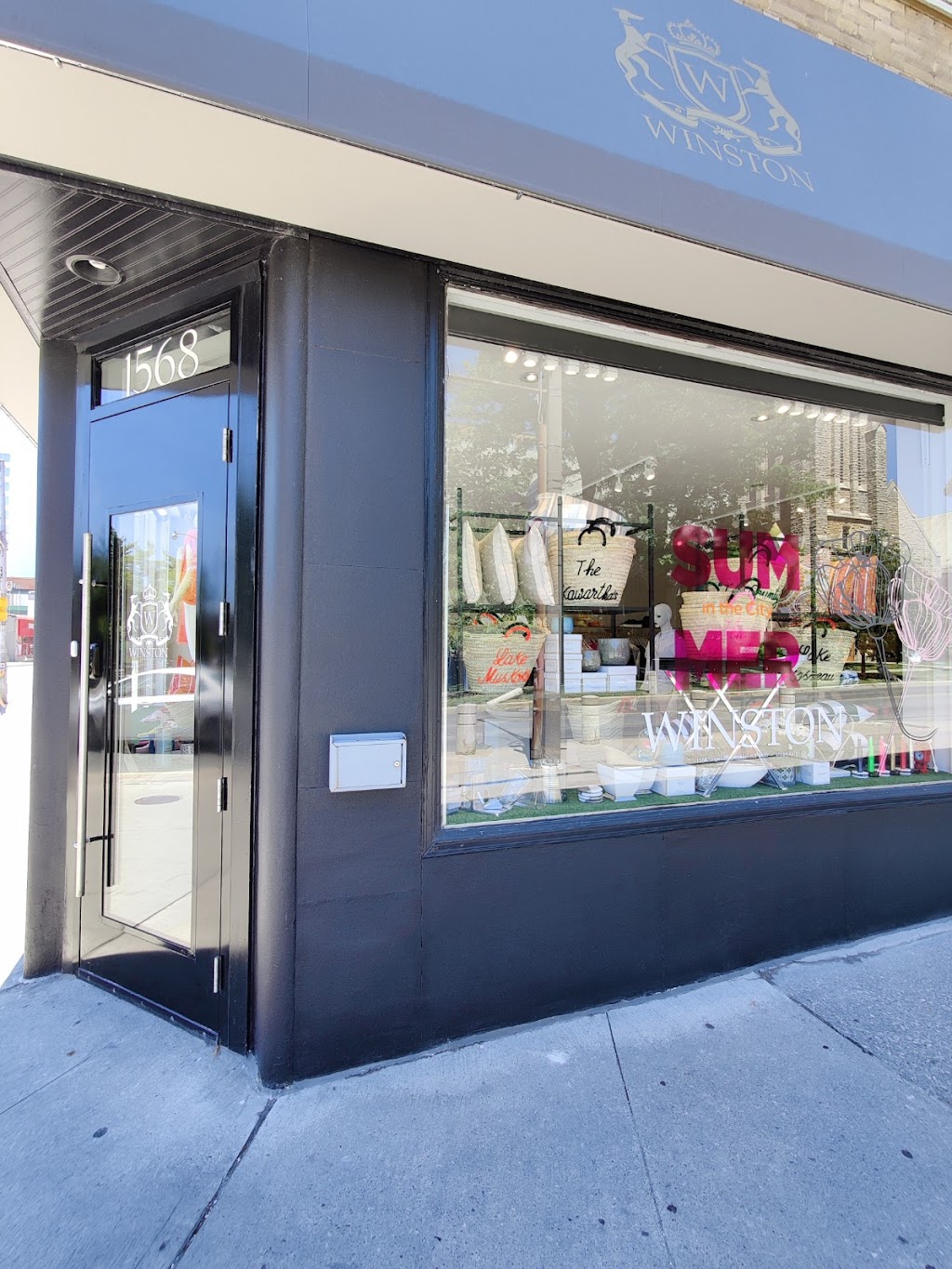 Winston | 1568 Yonge St, Toronto, ON M4T 1Z7, Canada | Phone: (416) 901-6633